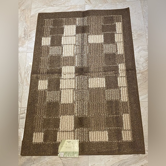 Mohawk accent rug - Picture 1 of 3
